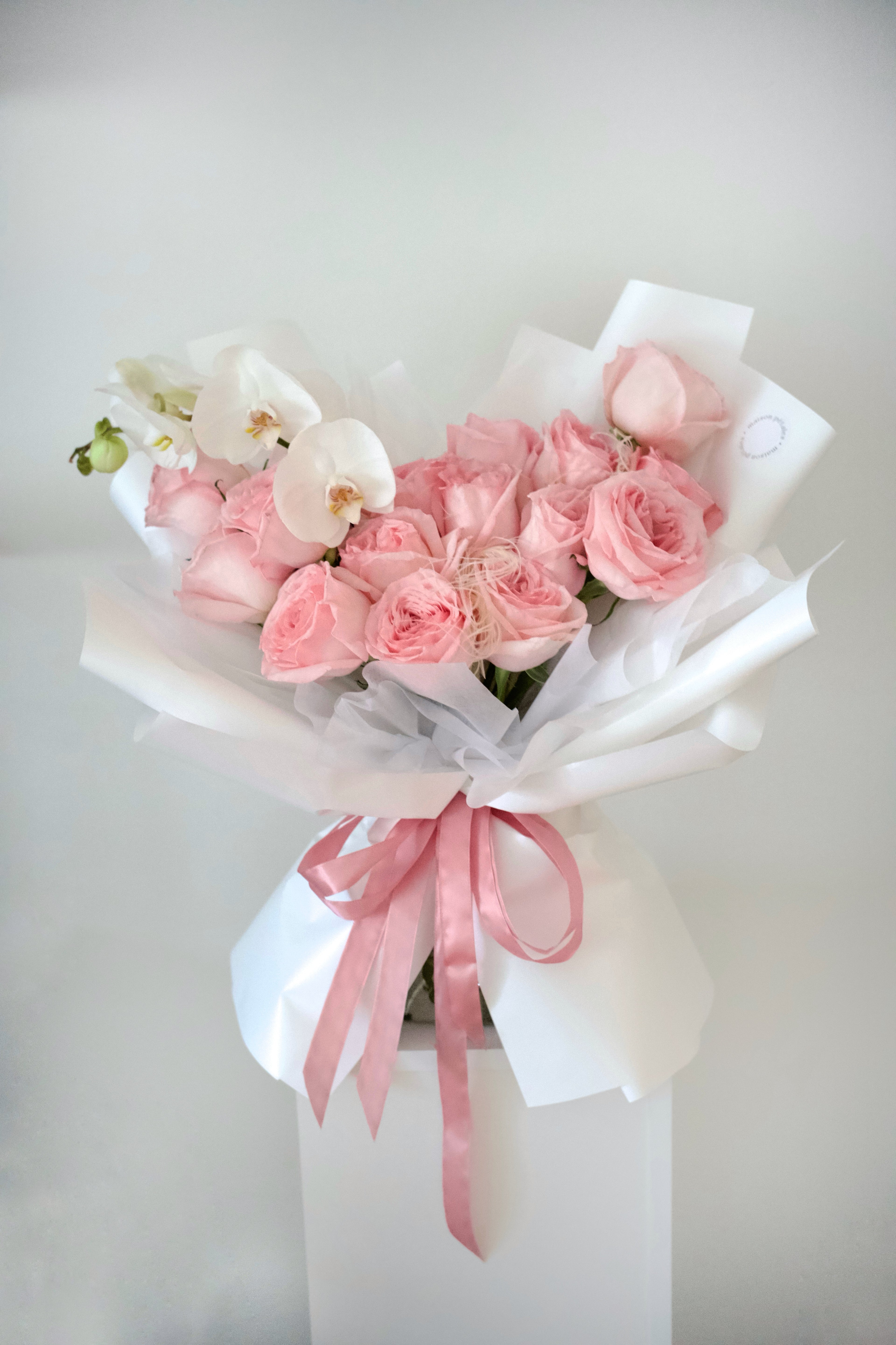 Luxusní mono kytice z růží na míru s doručením po Praze – Maison Pétales