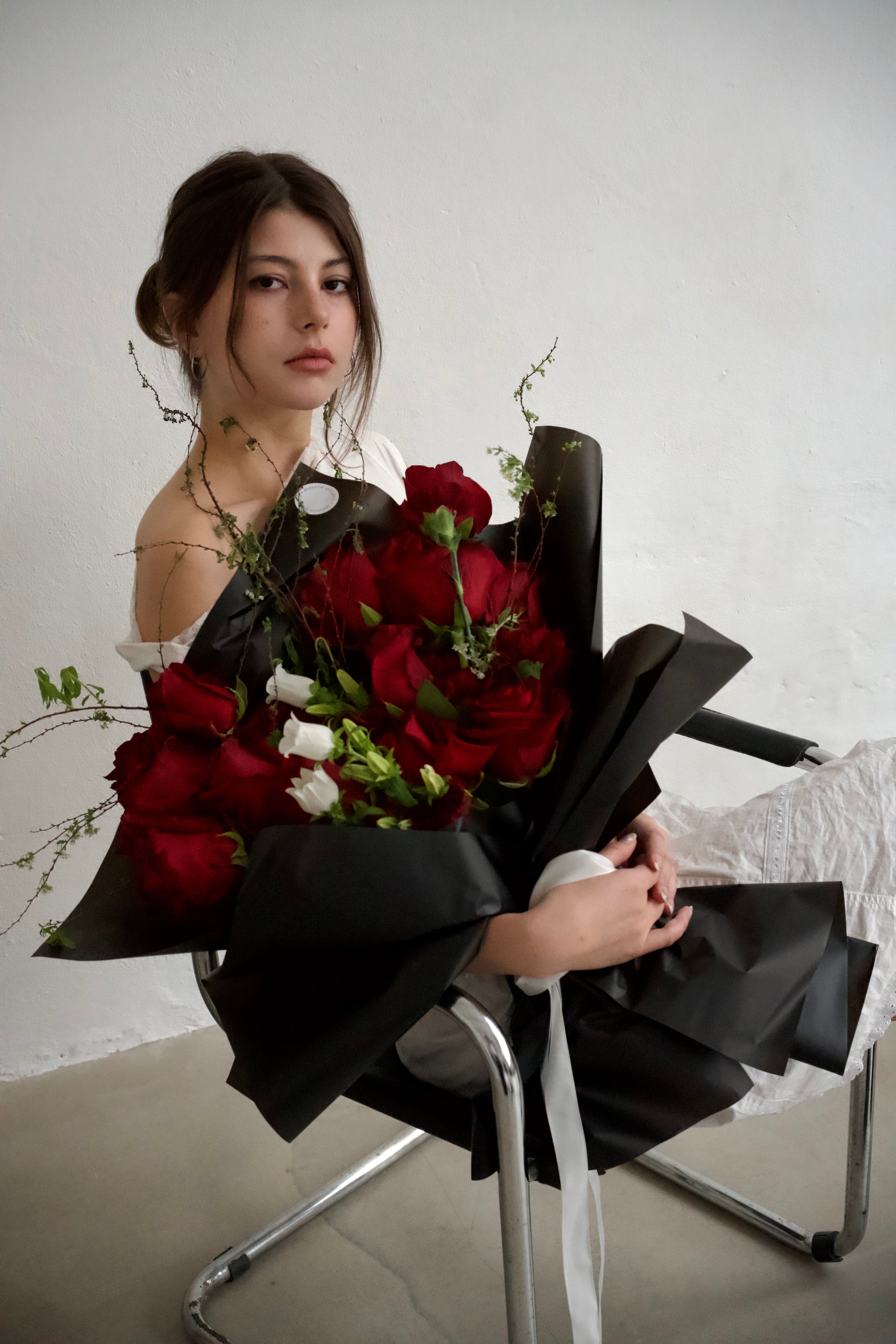 Valentýnská červená kytice z růží jako luxusní dárek s doručením po Praze a celé republice – Maison Pétales